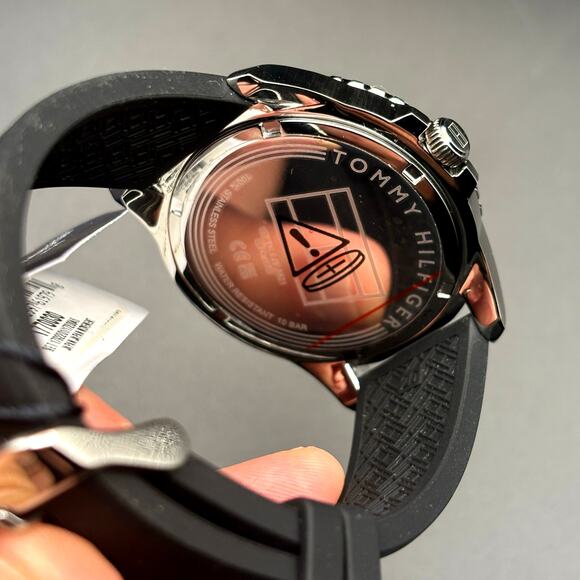 Tommy Hilfiger 1770030 Men’s Diver Style Red Blue Bezel 10 BAR Quartz Watch NIB - Picture 17 of 17